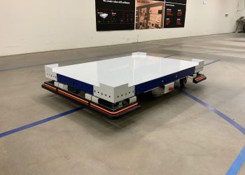Auf der LogiMAT zeigt FlexQube sein fahrerloses Transportsystem eQart.