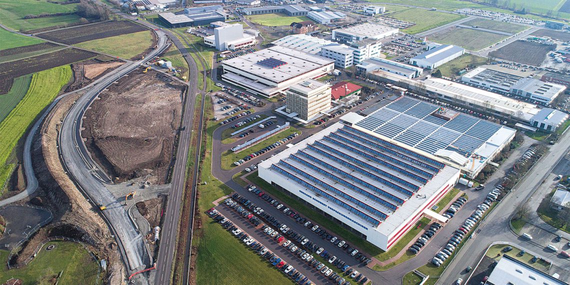 Erweiterung des Hauptstammsitzes in Crailsheim: Baubeginn im Herbst 2019 mit der Verlegung der angrenzenden Landstraße. (Bild: Gerhard Schubert)