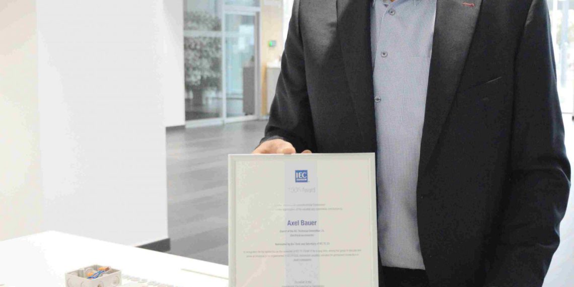 Axel Bauer hat bereits zum 3. Mal den IEC Award erhalten. (Bild: Wago)
