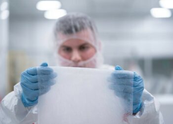 Pro­duk­ti­on von Vlies­stoff­mas­ken wird optimiert