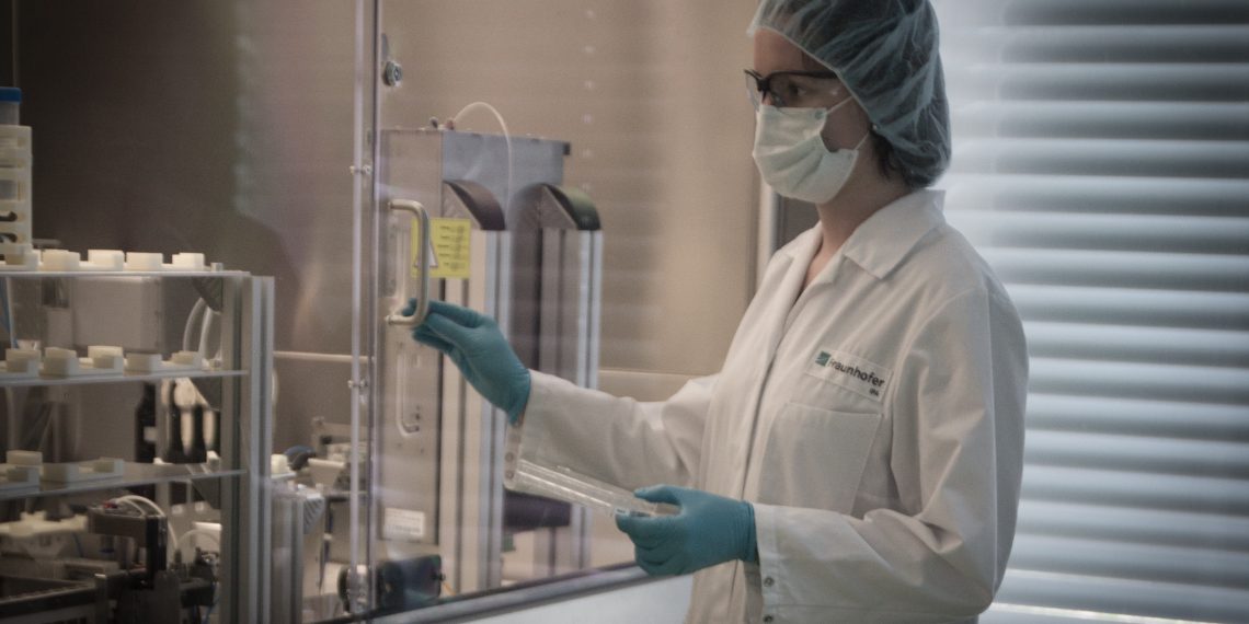 Mit einer Transfektions- und Screening-Plattform ist es möglich, Zellen sehr schnell auch für andere olfaktorische Reize zu modifizieren und so weitere Anwendungsgebiete, wie zum Beispiel die medizinische Diagnostik, zu erschließen. (Bild: Fraunhofer IPA)