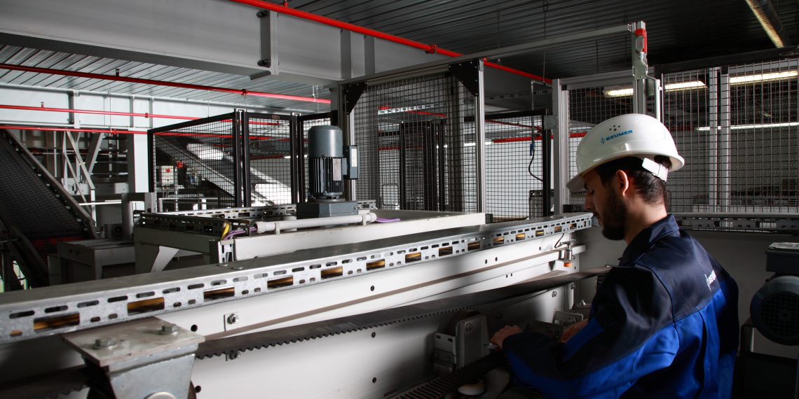 Im Rahmen des Residential Service übernehmen Beumer Mitarbeiter die Verantwortung für Verfügbarkeit, Leistung und Wirtschaftlichkeit der Anlagen der Betreiber.