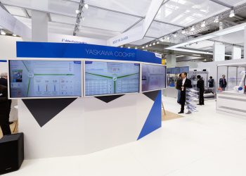 Das neue „YASKAWA Cockpit“ – Herzstück der Industrie-4.0-Lösung „i3-Mechatronics“ für Robotik, Antriebe, Positionierung und Steuerung von YASKAWA – wurde auf der Hannover-Messe 2018 erstmalig der Öffentlichkeit vorgestellt.