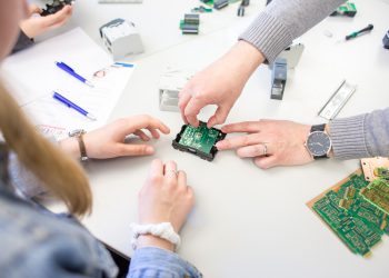 Auch beim diesjährigen Girls‘ Day öffnete die Yaskawa Europe GmbH an ihren drei deutschen Standorten in Allershausen, Eschborn und Herzogenaurach wieder ihre Türen für rund 55 Mädchen im Alter zwischen 12 und 16 Jahren.