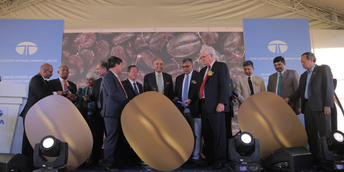 Feierliche Eröffnung der modernen Anlage für die Produktion von gefriergetrocknetem Kaffee in Vietnam. Gea Bild: Tata Coffee