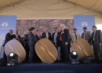 Feierliche Eröffnung der modernen Anlage für die Produktion von gefriergetrocknetem Kaffee in Vietnam. Gea Bild: Tata Coffee