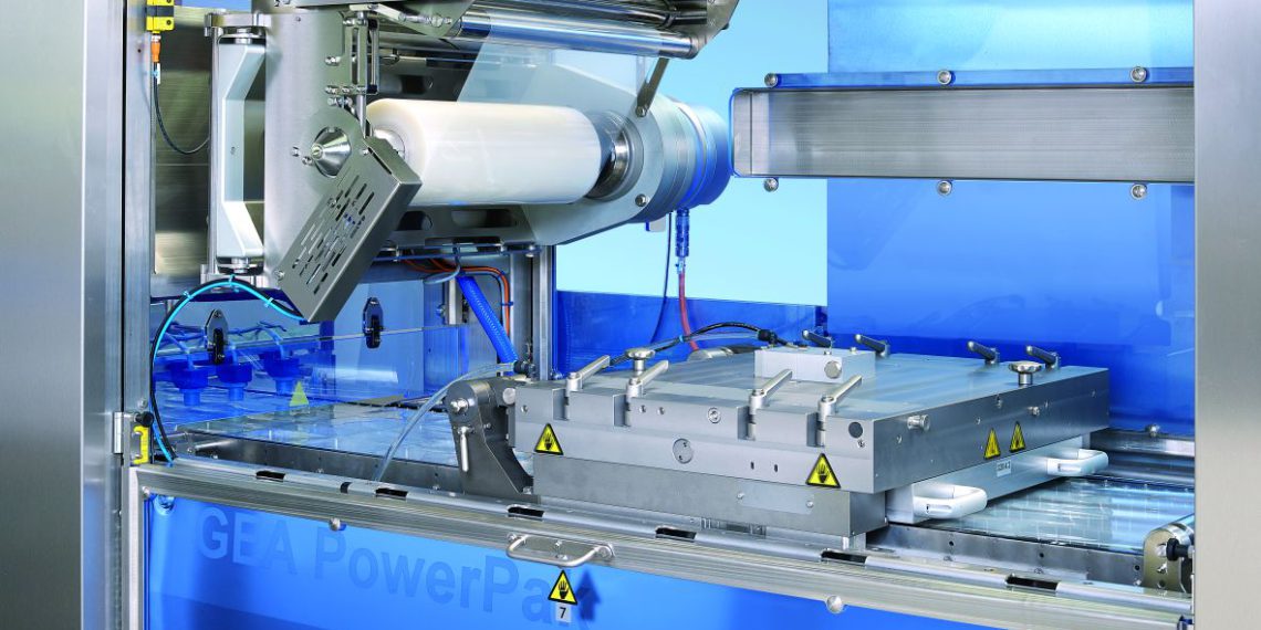 Die Tiefziehverpackungsmaschine PowerPak Plus reduziert deutlich den Folienverbrauch. Bild: Gea