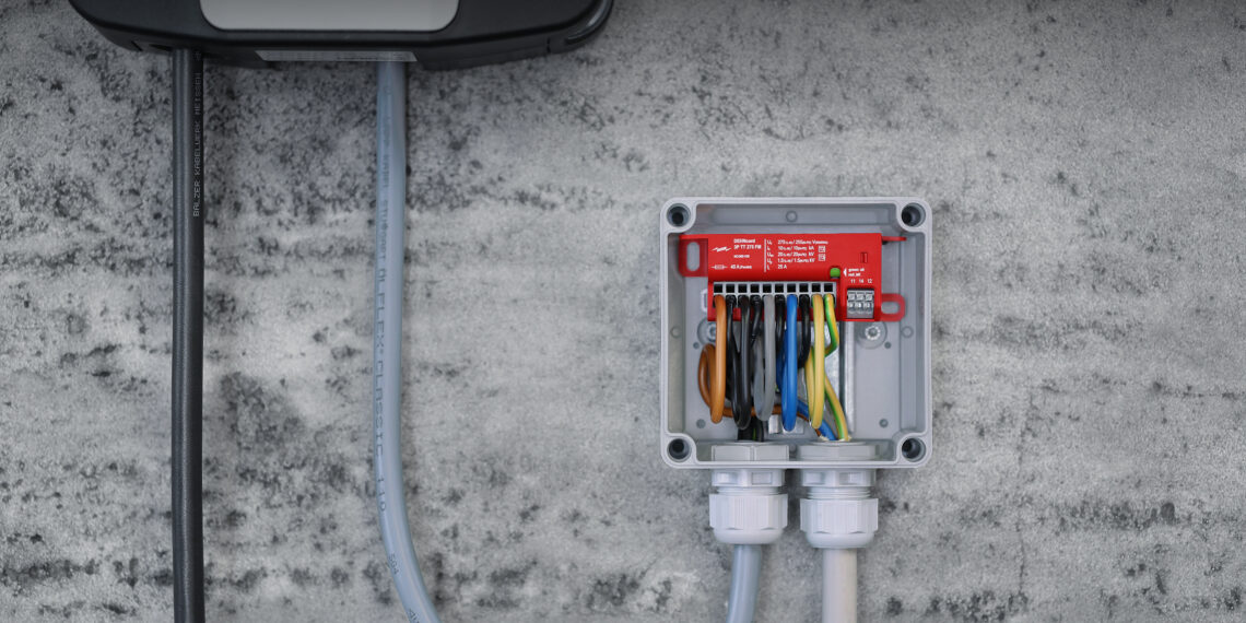 Anschluss­fer­ti­ge Sys­tem­lö­sung für die Wall­box zum Schutz vor Überspannungen