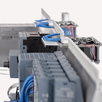 Schaltschrankbelüftung auf kleinstem Raum