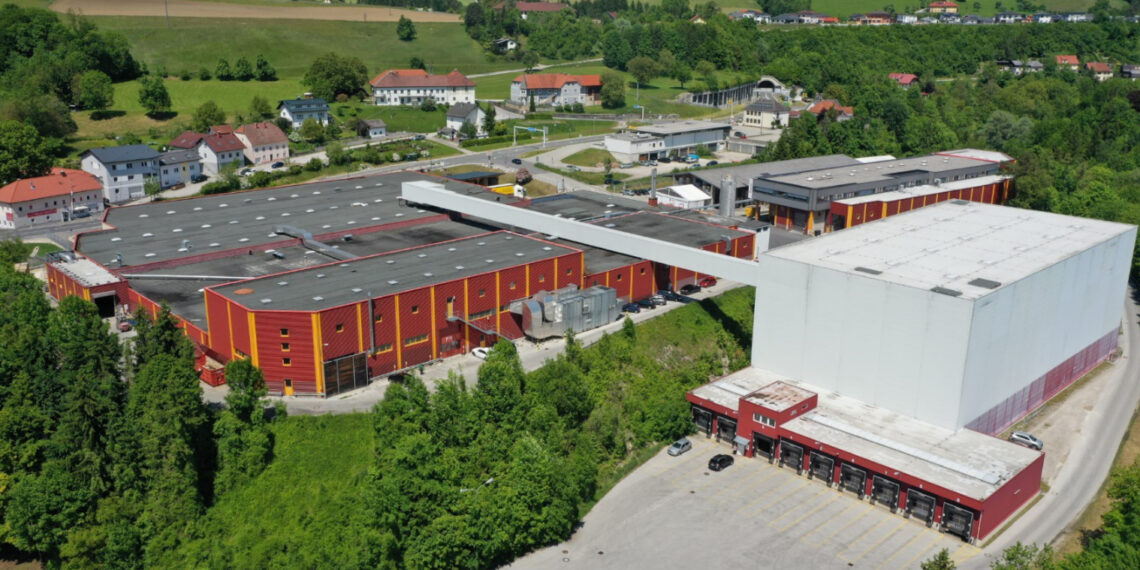 Mondi investiert in Falt-Klebemaschine