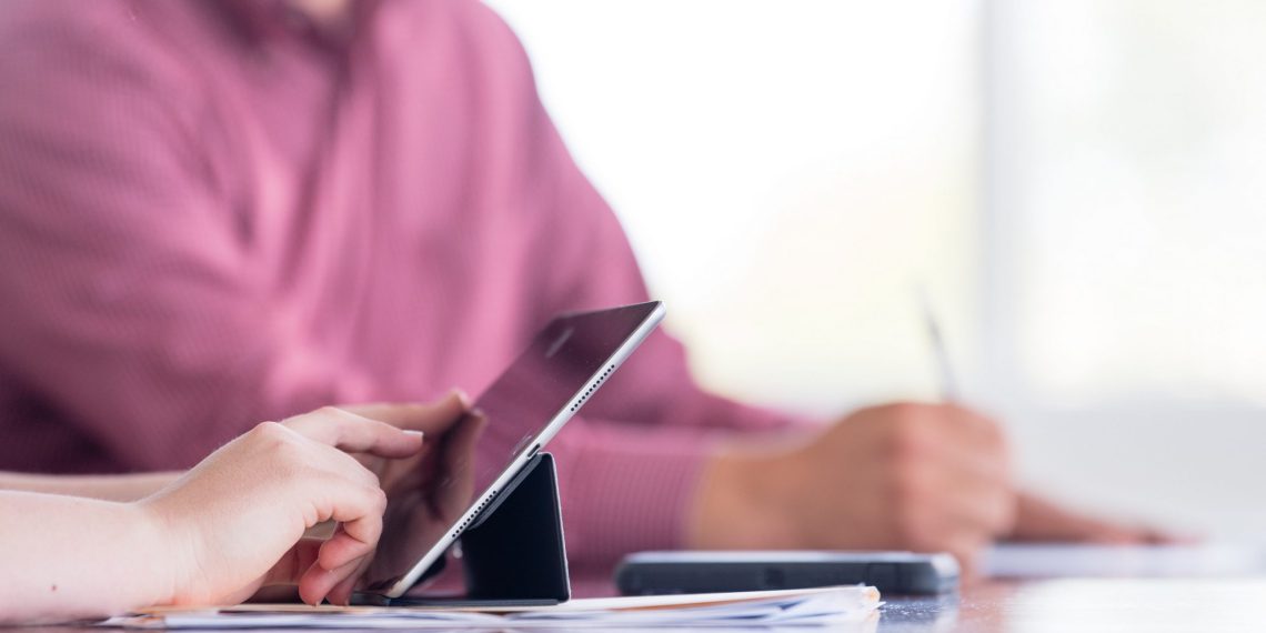 Zusammenarbeit von Rockwell Automation und Accenture Industry X.0 zur Entwicklung digitaler Lösungen für industrielle Kunden