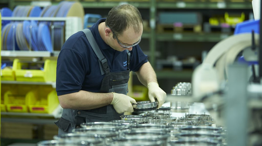 Montage von gasgeschmierten Kompressorendichtungen am Standort Eurasburg. (Bild: Eagle Burgmann)