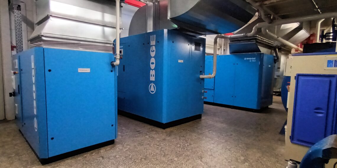 Effi­zi­en­te Anla­gen­per­for­mance mit­tels zen­tra­li­sier­ter Druckluftsteuerung