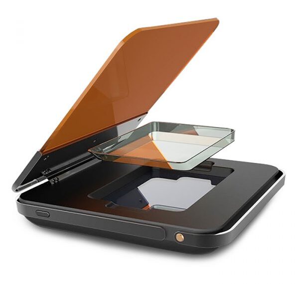 Mit LED-Tran­s­il­lu­mi­na­tor DNA und RNA visualisieren