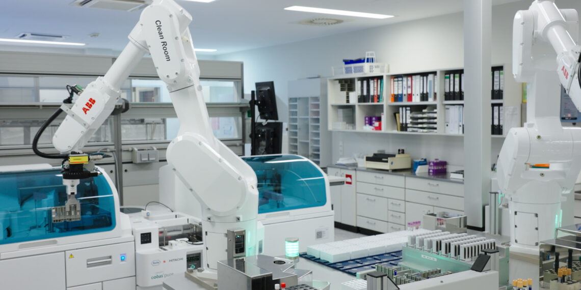 Reinraum-Roboter für automatisierten Labortisch