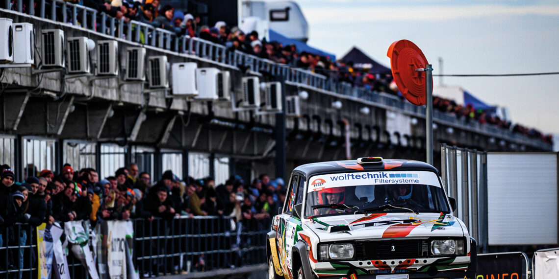 Wolf­tech­nik Mar­ken­bot­schaf­ter sichert sich den Rallye-Sieg
