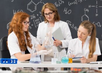 För­de­rung für Che­mie-Unter­richt und ‑Stu­di­um