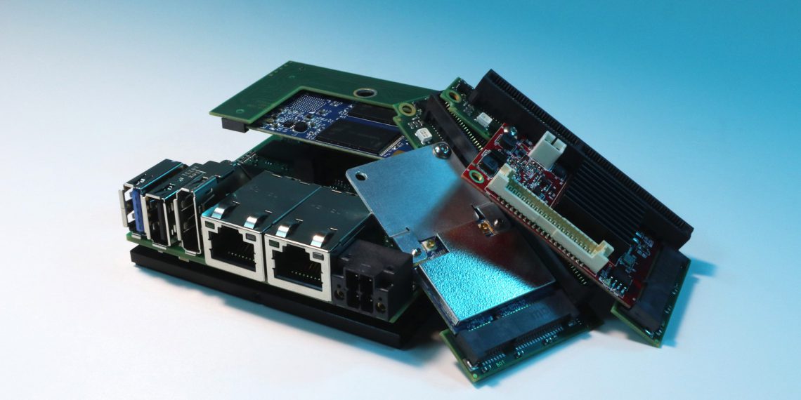 Für EPC-1500 und E3800SEC bietet ADL jetzt praktische mPCIe-Trägerplatinen an, um schnell und einfach WLAN, Bluetooth oder viele andere I/O-Funktionen zu ergänzen. Bild: ADL Embedded Solutions