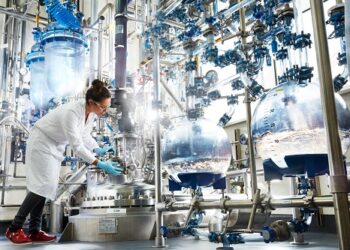 Grund­stein­le­gung für Chemie-Innovationszentrum