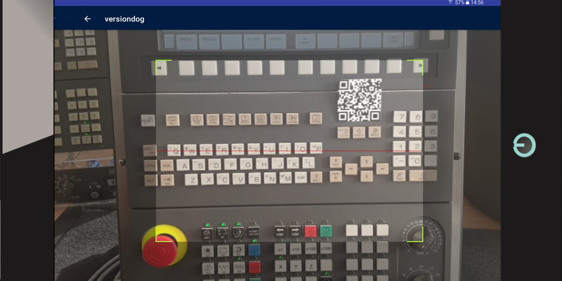 Scan einer Steuerung per QR-Code-Scanner. Bild: Auvesy