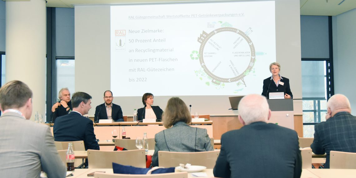 Nachhaltige PET-Einwegflaschen: Hoher Recyclingmaterialeinsatz ist der Schlüssel