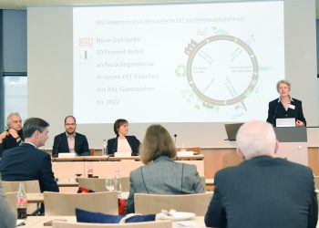 Nachhaltige PET-Einwegflaschen: Hoher Recyclingmaterialeinsatz ist der Schlüssel