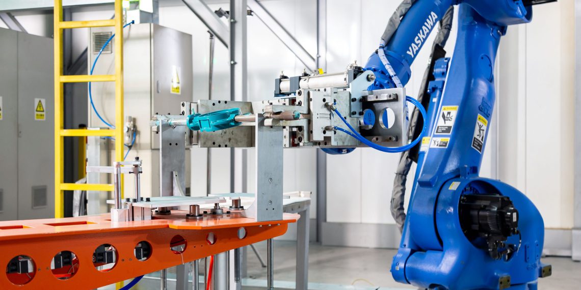 Modernste Robotertechnologie im Produktionsprozess der Gemü R480 Absperrklappe. (Bild: Gemü)