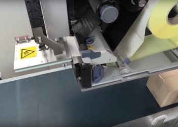 Checkweigher-Kontrollwaage mit Versandetikettierung | Bluhm Systeme