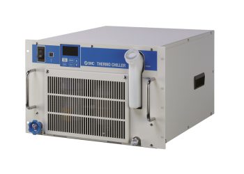 Die neuen Kühl- und Temperiergeräte der Serie HRR passen perfekt in 19-Zoll-Rahmen und sind rund 50 Prozent kleiner als vergleichbare Stand-alone-Geräte. Bild: SMC Deutschland