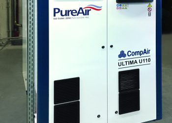 Der 110 kW Ultima-Kompressor im Einsatz bei Hochwald Sprudel. Der niedrige Geräuschpegel von 69 dB(A) und die kompakte Bauweise ermöglichen eine flexible Einsatzplanung. Durch das innovative Kühlkonzept kann auf die Installation zusätzlicher Luftkanäle verzichtet werden.