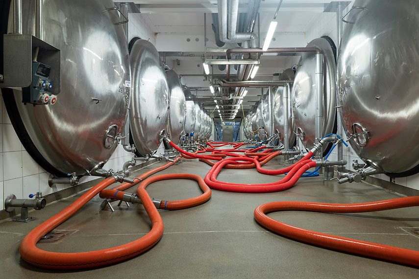 Die flexiblen und robusten Continental-Schläuche unterstützen beim fachgerechten Handling im Brauerei-Alltag. (Bild: Continenatal)