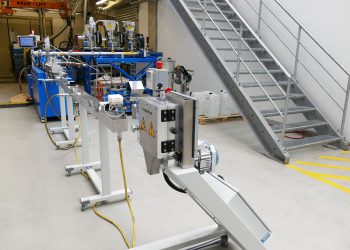 Komplettanlage für Asahel Benin Sarl., bestehend aus einem ZSK 26 Mc18 Doppelschneckenextruder, vier Dosierern von Coperion K-Tron sowie Wasserbad, Strangabblasung und Stranggranulierung SP 50 von Coperion Pelletizing Technology. (Bild: Coperion)
