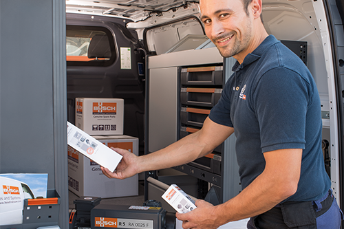 Servicetechniker an Van (Anlage)