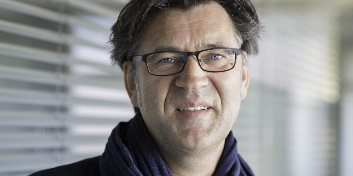 Keynote-Speaker auf dem exklusiven Netzwerktreffen von Dematic ist Prof. Dr. Michael Feindt, Gründer und Chief Scientific Advisor der Blue Yonder GmbH.