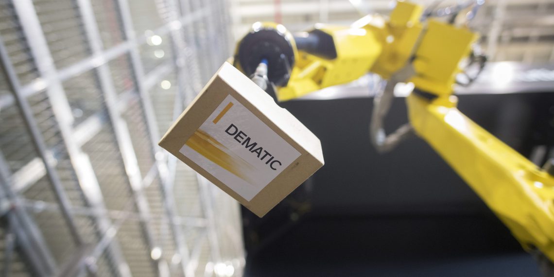 Auf der Warehouse Tech Middle East 2019 in Dubai präsentiert Dematic erstmals ihr umfangreiches Portfolio an Automatisierungstechnik wie das Roboter Piece Picking Module. Bild: Dematic