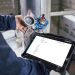 Stets zur Hand: Der Field Xpert von Endress+Hauser bringt moderne Tablet-Technologie auf die Anlage; die Netilion Library macht relevante Dokumente der Messstellen immer verfügbar. (Endress + Hauser)