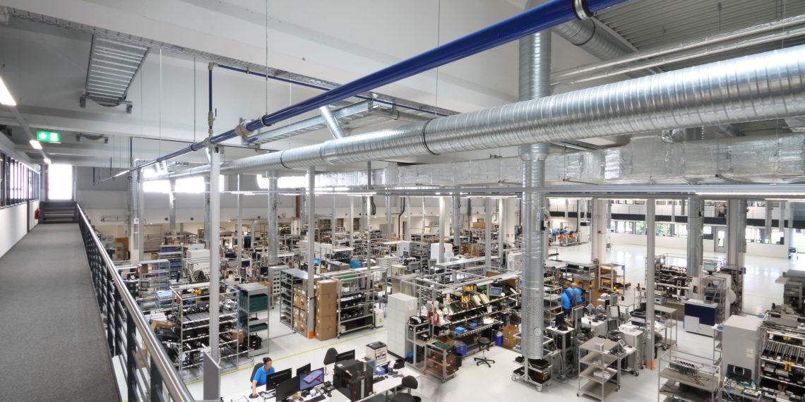 Auf 4.800 Quadratmetern entstanden neben neuen Produktionsplätzen auch Büros und Besprechungsräume. Bild: Endress+Hauser