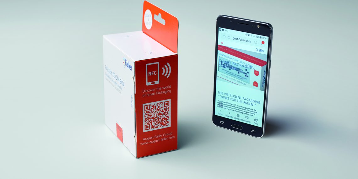Interaktive Verpackungslösungen: Über QR-Codes, NFC-Chips oder Augmented-Reality kann leicht auf weiterführende Informationen verwiesen werden, wie z.B. die korrekte Handhabung von Medikamenten. Bild: August Faller