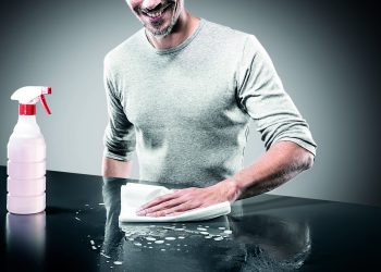 Katrin Flexmaster: Konzipiert für die tägliche Reinigung mit Reinigungsmitteln, fusselarm, schnelle Flüssigkeitsaufnahme, Einzelblattentnahme. Bild: Metsä Tissue