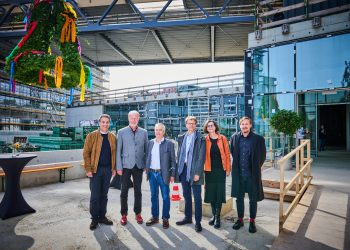 Richt­fest für Zentrale