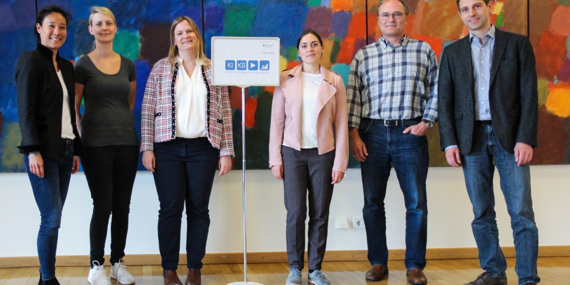 (vlnr) Dr. Ina Wüstefeld (Aesculap), Dr. Kirsten Labbus (Charité), Dr. Verena Grimm (Bio-Regio Stern), Anja Reutter (Bio-Regio Stern), Prof. Michael Putzier (Charité) und Frank Trautwein (Raylytic). (Bild: Raylytic)