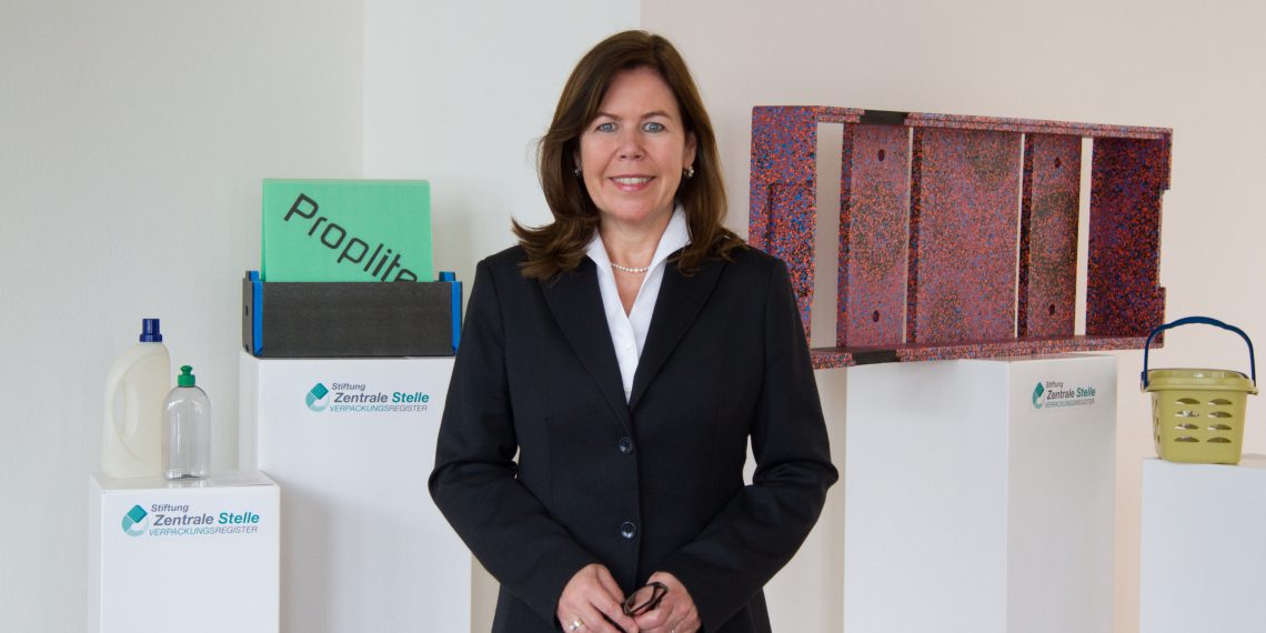 Gunda Rachut, Vorstand der Stiftung Zentrale Stelle Verpackungsregister, fordert die Unternehmen auf, ihrer Pflicht an der Beteiligung des Dualen Systems nachzukommen. Bild: Stiftung Zentrale Stelle Verpackungsregister