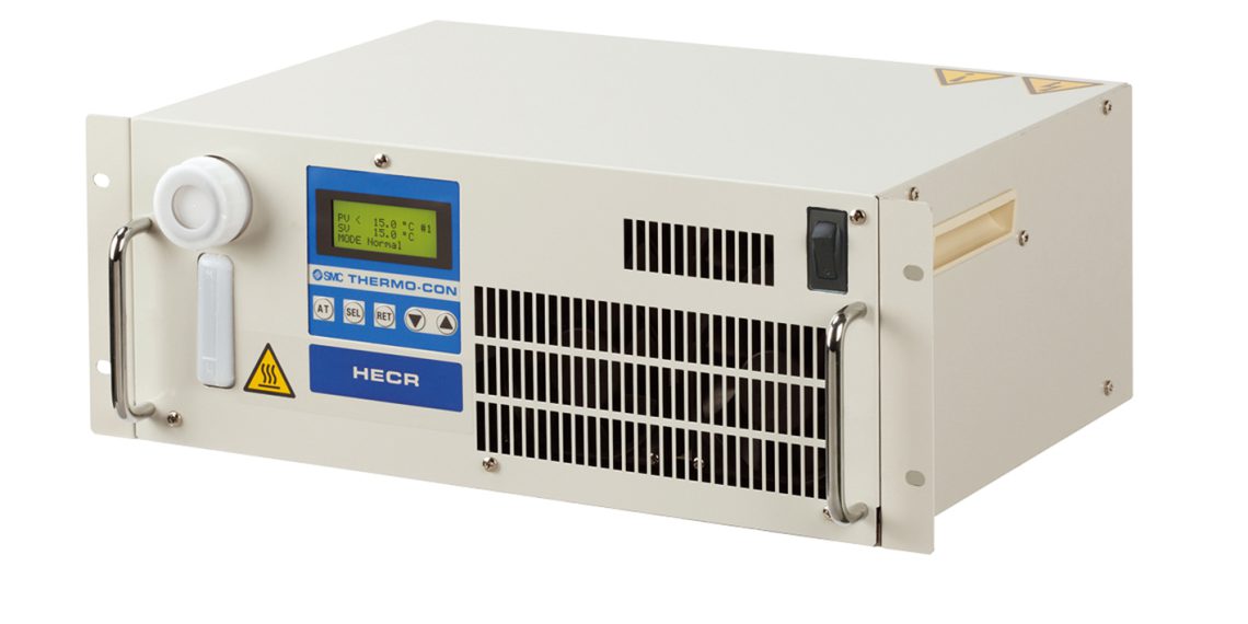 Die wassergekühlten Kühl- und Temperiergeräte der Serie HECR produzieren kaum noch Abwärme. Sie sind rund 28 % flacher und 50 % sparsamer in der Leistungsaufnahme als ihre luftgekühlten Pendants dieser Serie. Bild: SMC