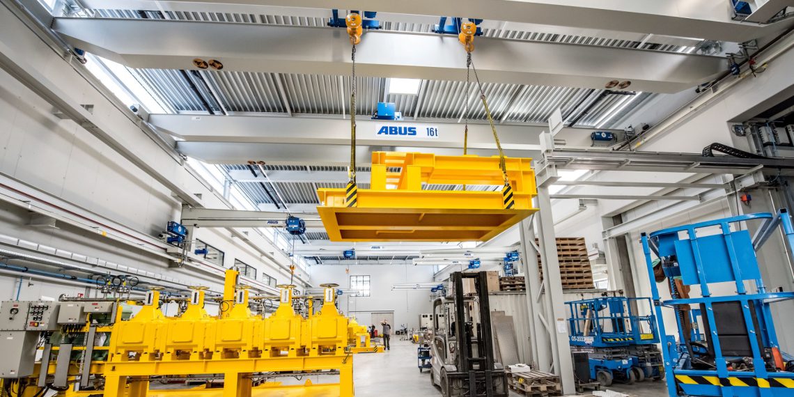 Meilensteine im internationalen Geschäft von LEWA waren ein 714 Tonnen schweres Chemical Injection-Modul mit 40 Membran- und Prozesspumpen, das in Singapur realisiert wurde oder der Folgeauftrag zu einem Großprojekt am Arabischen Golf, für das LEWA bereits im Jahr 2015 40 Pumpen geliefert hatte: Im Sommer 2017 wurden zusätzliche 20 Pumpen geliefert, um die Fördermenge um insgesamt 56 Mio. m3/Tag zu erhöhen