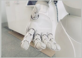 Medi­zi­ni­sche Robo­ter im Umgang mit Menschen