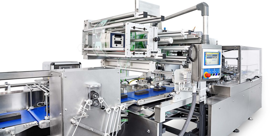 Die flowpack X-D zip Folienverpackungsmaschine produziert sowohl Flowpackverpackungen als auch Drei-Randsiegel-Beutel mit Zipper-Wiederverschluss. Bild: Hugo Beck