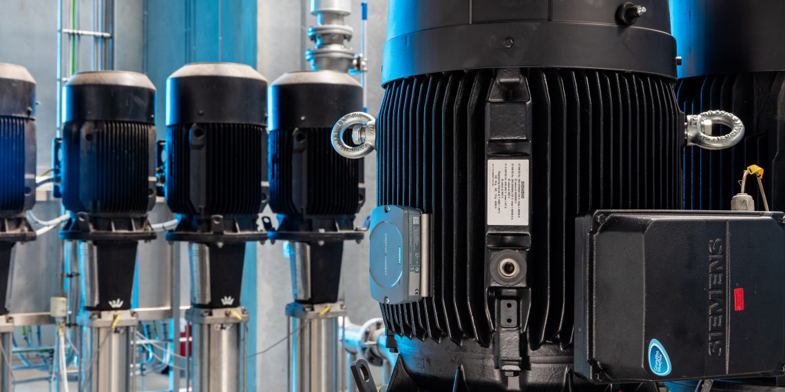 Ausgestattet mit Simotics Connect 400 können Niederspannungsmotoren der Baugrößen AH100 bis AH450 mit der cloudbasierten Sidrive IQ Fleet App ausgewertet werden. Bild: Siemens