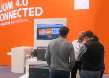 Interessiert waren die Fachbesucher sowohl an den verschiedenen Vakuumlösungen als auch am Thema Industrie 4.0. Bild: Busch Dienste