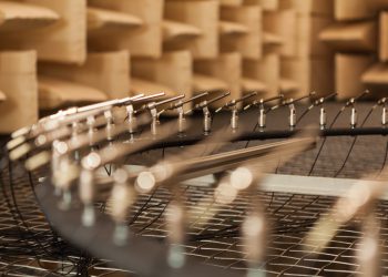 Mikrofon-Ring-Array – Dank intelligenter akustischer Messtechnik ist die gezielte Schallaufnahme auch in lauten Umgebungen möglich.