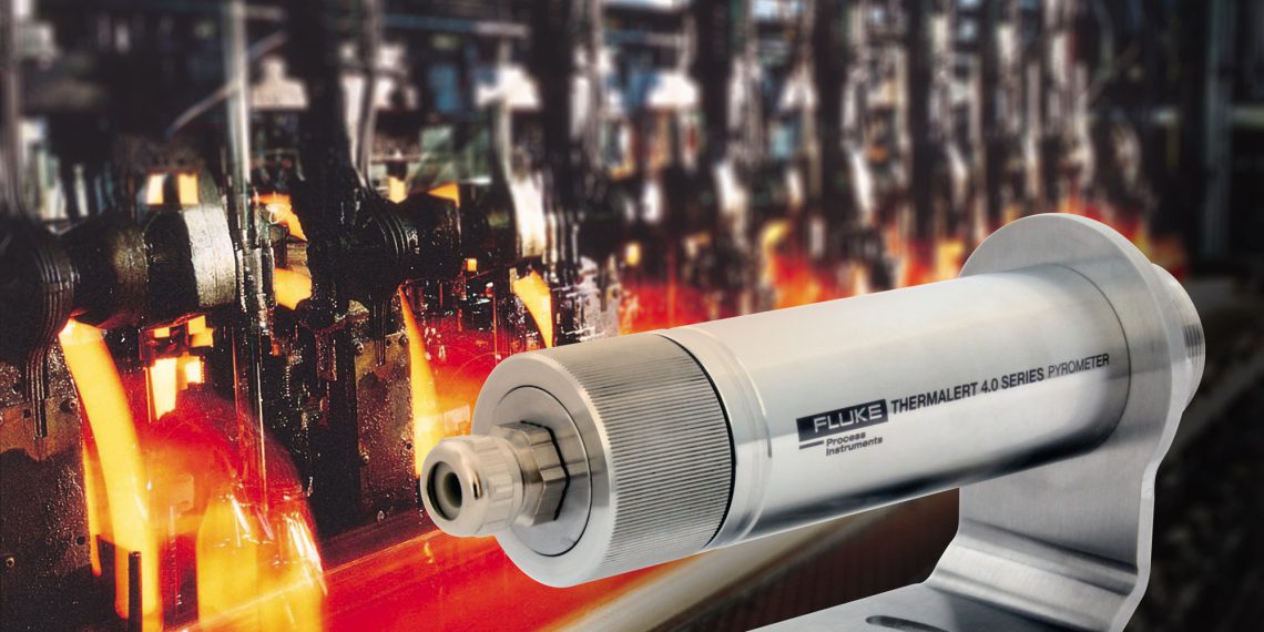 Berührungslose Infrarotthermometer überwachen die Temperatur des Förderers und die Abkühlkurve der Glasbehälter. Bild: Fluke Process Instruments